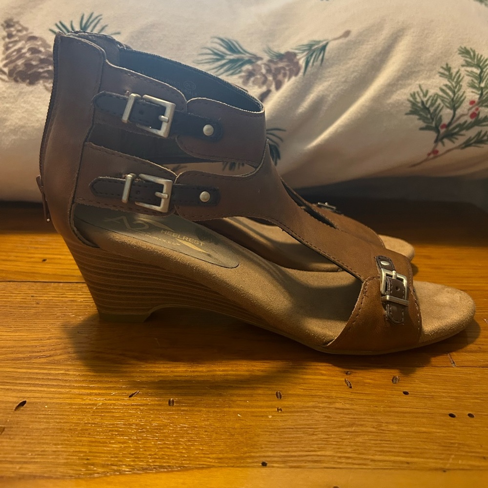 Women’s size 8 sandals w/ heel A2 by Aerosoles - Picture 4 of 4